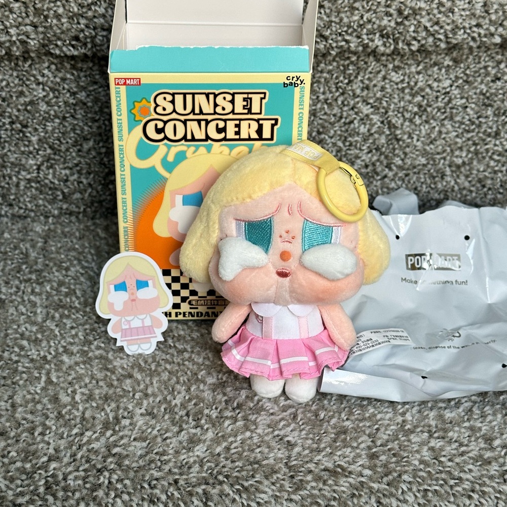 [Authentic] *opened* CRYBABY Sunset Concert Series - Pink White